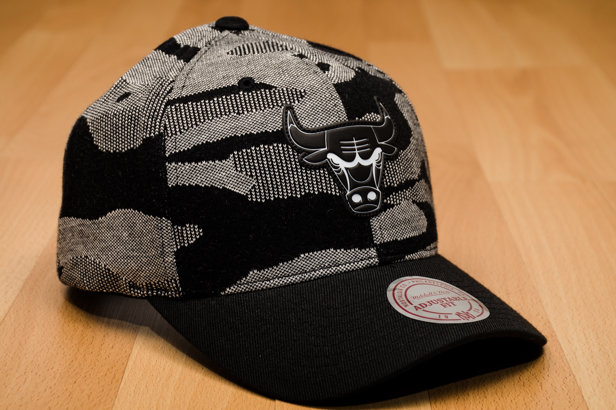 Mitchell & Ness NBA Chicago Bulls Camo Knit Snapback Cap - Caps ...